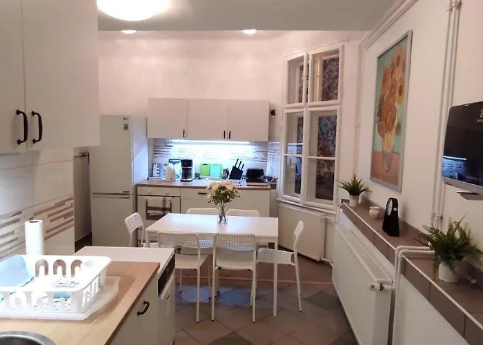 Fsqh Under Apartman